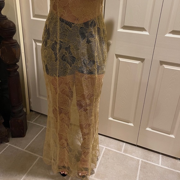 Gorgeous Vintage Tom and Linda Platt Metallic Gold Lace Gown for Saks Fifth Ave - Picture 9 of 16